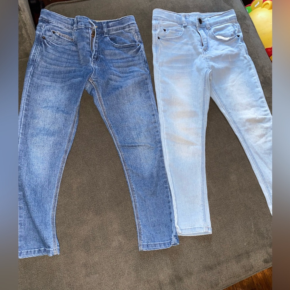 Zara kids skinny jeans unisex
2 pairs same size 4-5